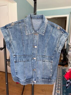 Classic Light Blue Denim Vest Jacket - Women's Sleeveless Jean Coat